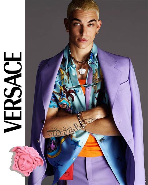 chemise versace homme 2021|Versace Spring 2021 Menswear Fashion Show .